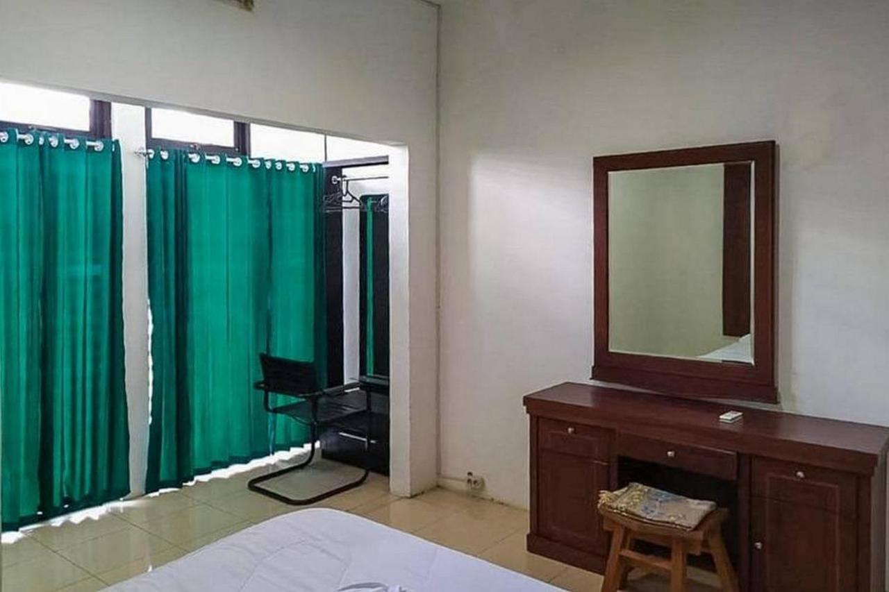 Hotel Graha Ht Sumantri Mitra Reddoorz Tasikmalaya Exterior foto